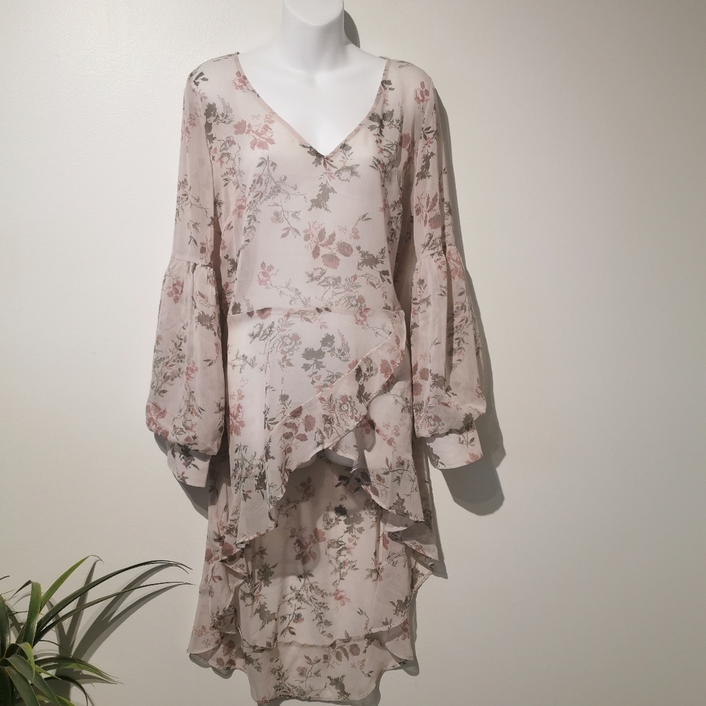 Rare Anthropologie Leith medium balloon sleeve high low sheer top